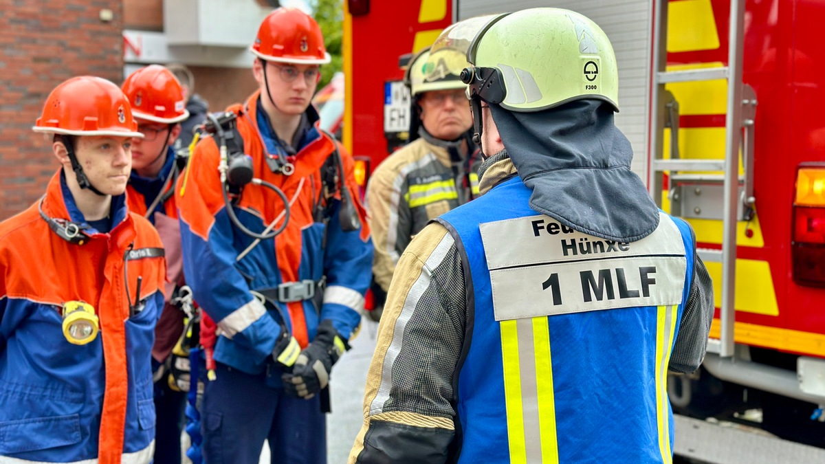 FW Hünxe: Brand im Jugendhaus - Jugendfeuerwehren Hünxe und Dinslaken üben gemeinsam - Foto: presseportal.de