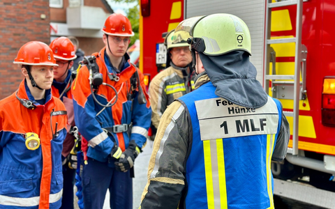 FW Hünxe: Brand im Jugendhaus - Jugendfeuerwehren Hünxe und Dinslaken üben gemeinsam - Foto: presseportal.de