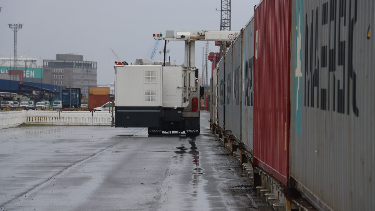 GZD: Kontrolloperation UNDA - Zoll stellt eine Tonne Kokain sicher / Erfolgreiche Kontrolloperation UNDA unter Federführung des deutschen Zolls führt zur Sicherstellung von einer Tonne Kokain - Foto: presseportal.de