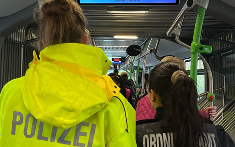 POL-HA: Gemeinsame Kontrollen der Polizei und der Stadt in den Bereichen Altenhagen und Wehringhausen - Busse begleitet und Stadtteile zu Fuß bestreift - Foto: presseportal.de
