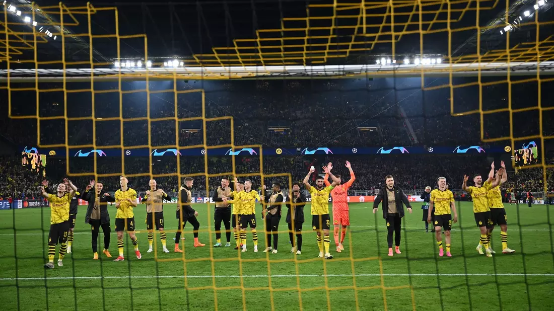 Hoffen nun auf den Einzug ins CL-Finale: Die Dortmunder Spieler. - Bild: Bernd Thissen/dpa