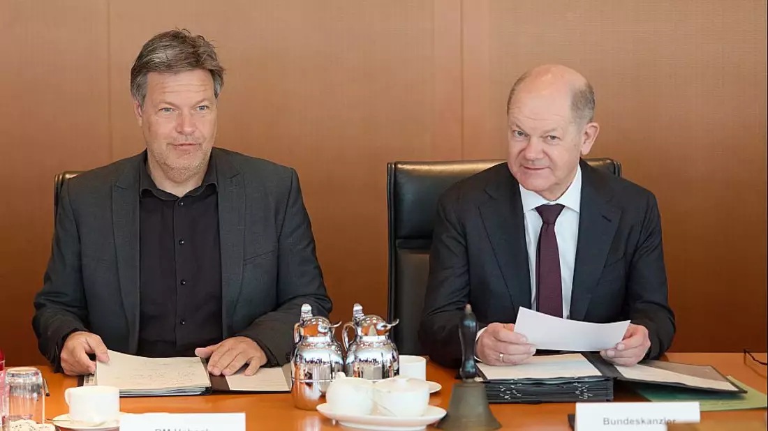 Robert Habeck und Olaf Scholz im Kabinett am 17.04.2024 - Bild: über dts Nachrichtenagentur