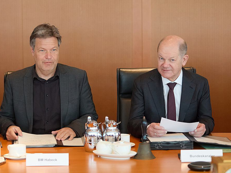 Robert Habeck und Olaf Scholz im Kabinett am 17.04.2024 - Foto: über dts Nachrichtenagentur