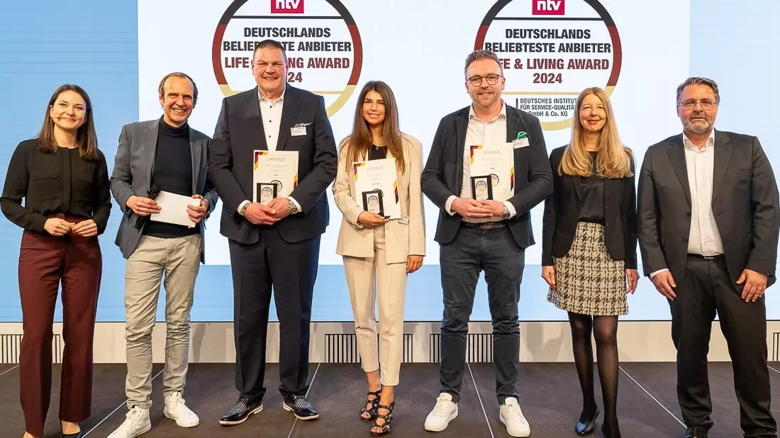 Fischer Future Heat vom Deutschen Institut für Service-Qualität prämiert / Life & Living Award: höchste Kundenzufriedenheit im Bereich Elektrokamine - Bild: presseportal.de