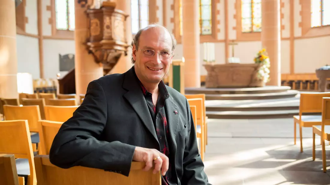 Pfarrer Vincenzo Petracca: «Ich bin ziemlich geflasht und überrascht. Mit dieser Resonanz hatte ich nicht gerechnet.» - Bild: -/Vincenzo Petracca/dpa