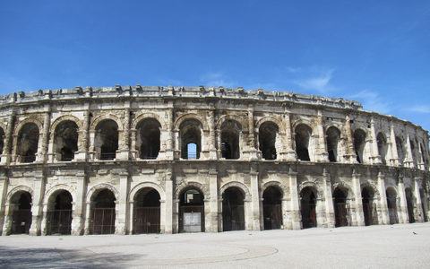 Die südfranzösische Stadt Nîmes ist berühmt für ihr römisches Amphitheater, hat aber noch viel mehr zu bieten - vor allem jetzt mit der Triennale «Contemporaine». - Foto: Sabine Glaubitz/dpa