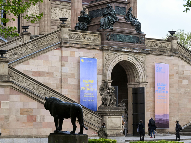 In der Alten Nationalgalerie in Berlin geht es um Caspar David Friedrich und die Natur. - Foto: Jens Kalaene/dpa
