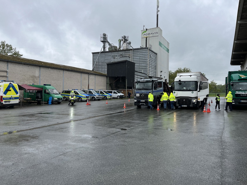 POL-GT: Länderübergreifende Verkehrssicherheitsaktion sicher.mobil.leben -Güterverkehr im Blick - Bilanz der Polizei Gütersloh - Foto: presseportal.de