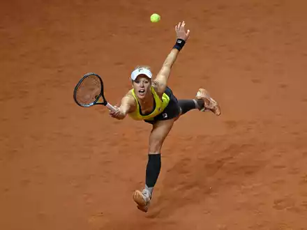 Laura Siegemund ist in Wimbledon in die zweite Runde eingezogen. - Foto: Marijan Murat/dpa