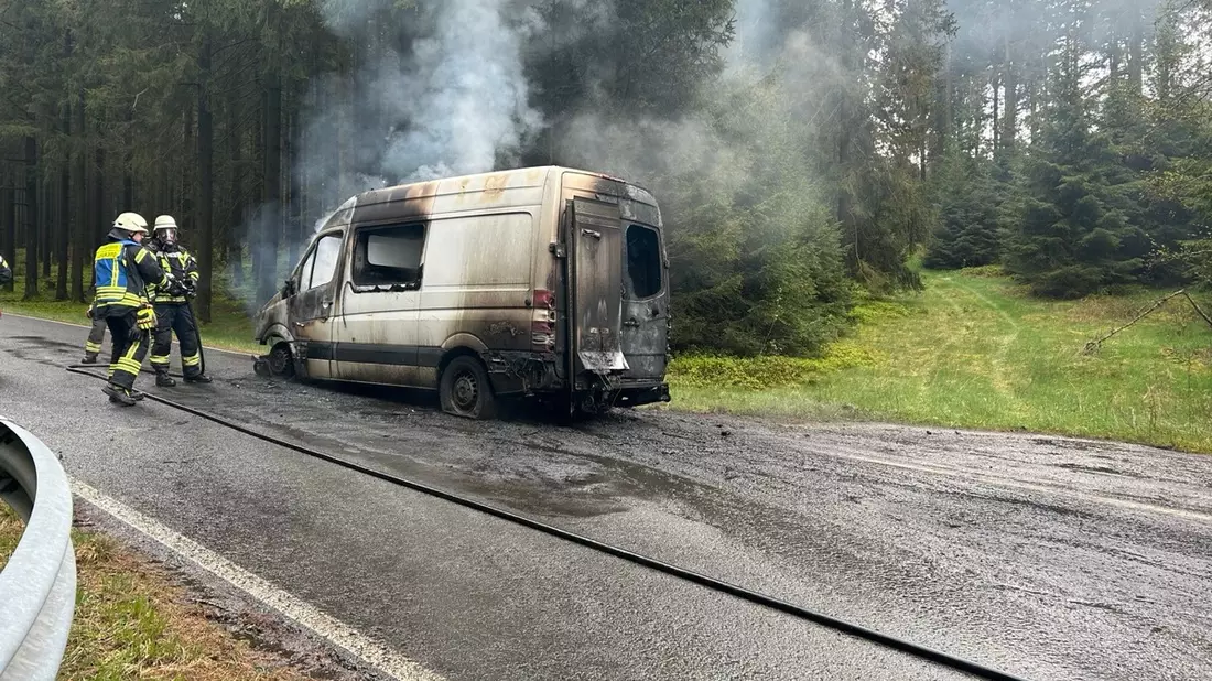 POL-PDTR: Fahrzeugbrand auf der K126 - Bild: presseportal.de