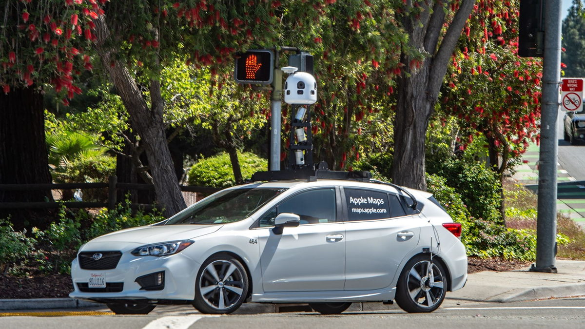 Apple führt fast ein Jahr nach der Ankündigung seinen verbesserten Kartendienst auch in Deutschland ein. - Foto: Andrej Sokolow/dpa