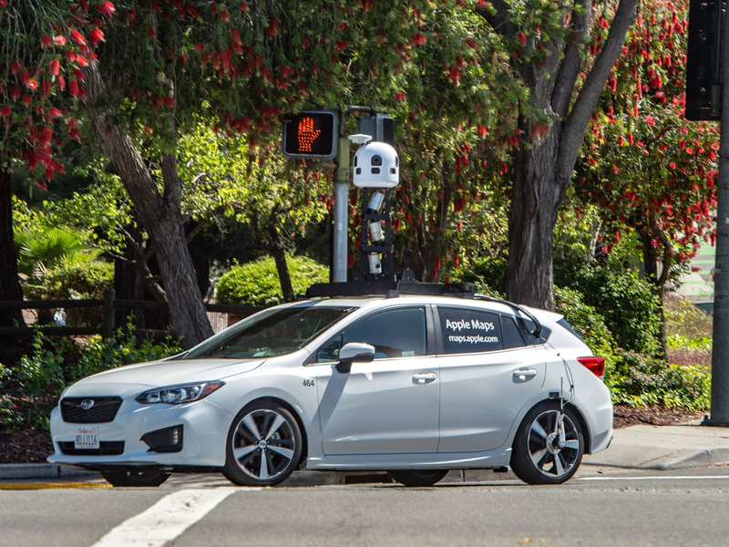 Apple führt fast ein Jahr nach der Ankündigung seinen verbesserten Kartendienst auch in Deutschland ein. - Foto: Andrej Sokolow/dpa