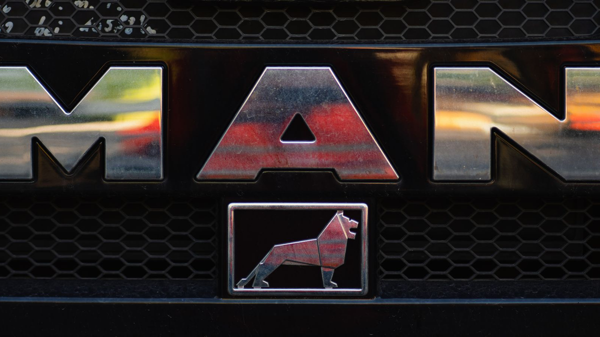 Der Lkw-Hersteller MAN hat Anfang April die Genehmigung zur Erprobung fahrerloser Lastwagen auf der Autobahn erhalten. - Foto: Nicolas Armer/dpa