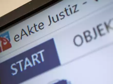 Der Richterbund fordert die Bundesregierung auf, mehr Geld für die Digitalisierung aufzubringen. - Foto: Sebastian Gollnow/dpa
