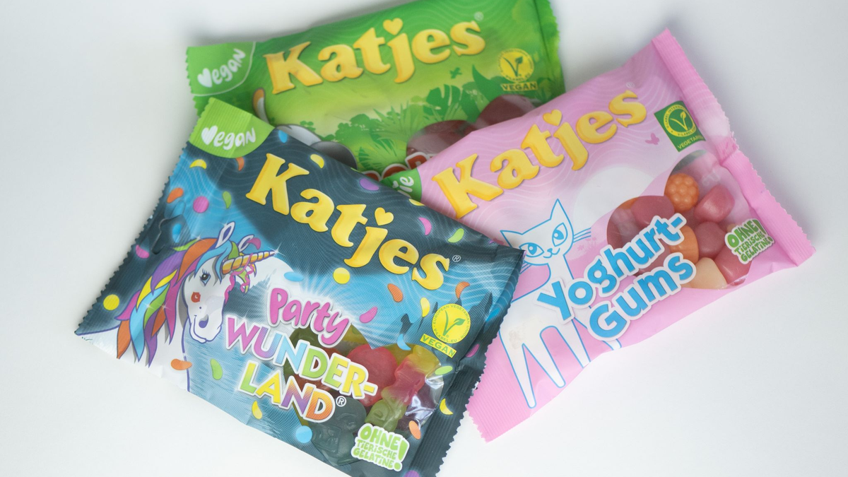 Tüten mit Fruchtgummis der Marke Katjes. - Foto: Sebastian Kahnert/dpa