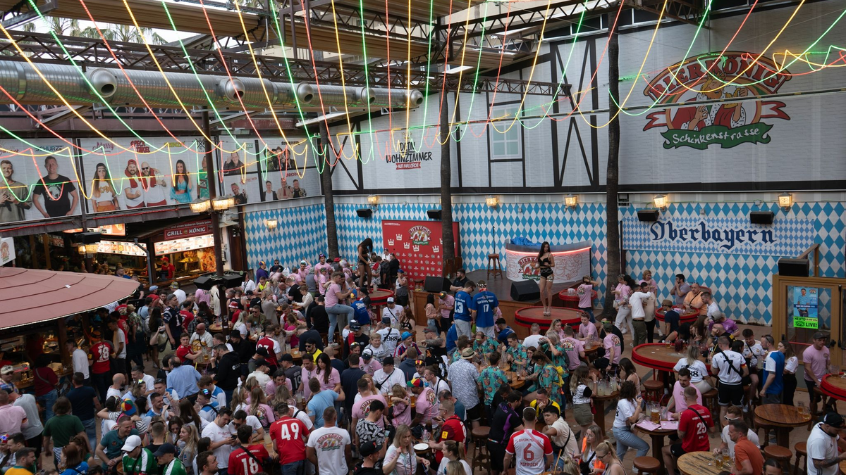 Am Ballermann kommt der Partybetrieb wieder auf Touren. - Foto: Mar Granel/dpa