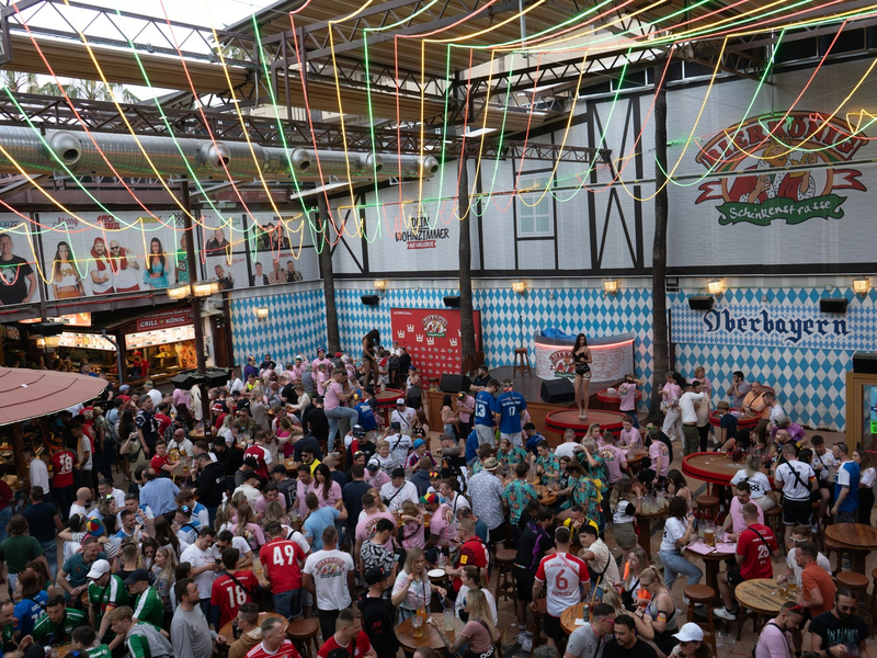 Am Ballermann kommt der Partybetrieb wieder auf Touren. - Foto: Mar Granel/dpa