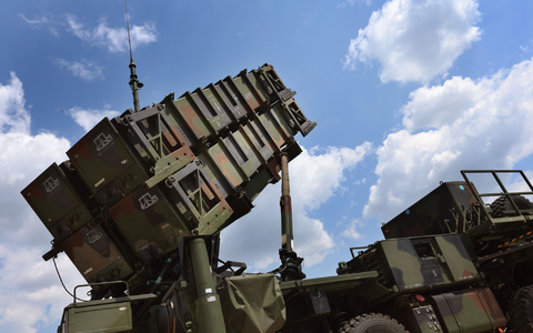 Gegen Gleitbomben könnten mehr Patriot-Flugabwehrsysteme helfen, die mit ihrer Reichweite russische Flugzeuge auf Abstand halten könnten. - Foto: Karl-Josef Hildenbrand/dpa