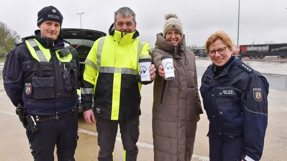 POL-MK: sicher.mobil.leben: Kaffee für Brummi-Fahrer - Bild: presseportal.de