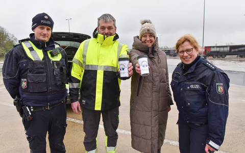 POL-MK: sicher.mobil.leben: Kaffee für Brummi-Fahrer - Foto: presseportal.de