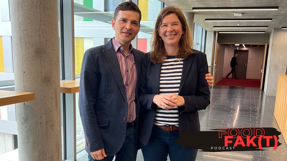 Ernährung neu definiert: Im Podcast Food Fak(t) beleuchtet Stefan Fak mit der parlamentarischen Staatssekretärin für Landwirtschaft und Ernährung, Ophelia Nick, die neue Ernährungsstrategie der Bundesregierung - Foto: presseportal.de