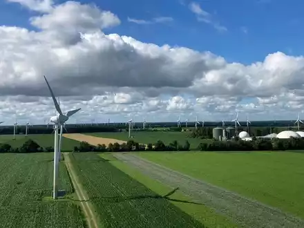 Strategische Partnerschaft mit Triodos Energy Transition Europe Fund: ENOVA steigt als Repowering-Experte in den ehemals größten Windpark Europas in Midlum ein - Foto: presseportal.de