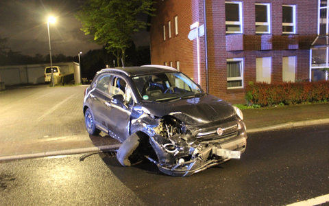 POL-RBK: Bergisch Gladbach - vier Fahrzeuge bei Verkehrsunfall beschädigt - Unfallverursacher flüchtig - Foto: presseportal.de