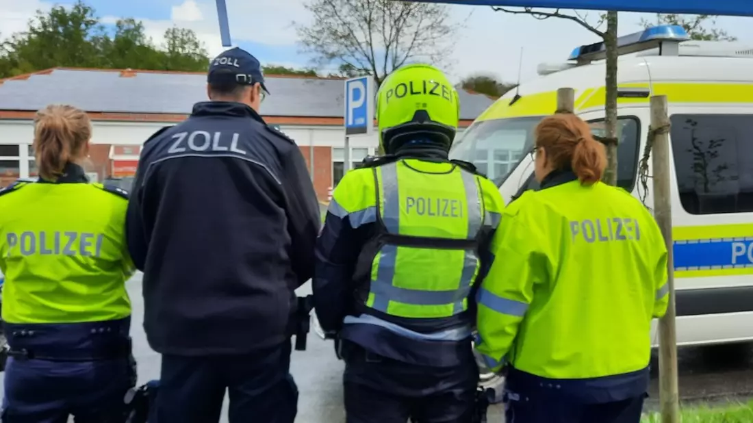 POL-COE: Kreis Coesfeld, Kreisgebiet / Ein Verkehrseinsatz mit einem kleinen Sondereinsatz - Bild: presseportal.de