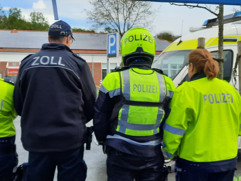 POL-COE: Kreis Coesfeld, Kreisgebiet / Ein Verkehrseinsatz mit einem kleinen Sondereinsatz - Foto: presseportal.de