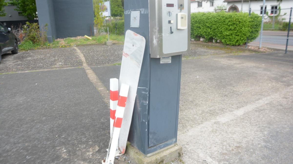 POL-HF: Videoaufzeichnung klärt Unfallflucht- Parkscheinautomat beschädigt - Foto: presseportal.de