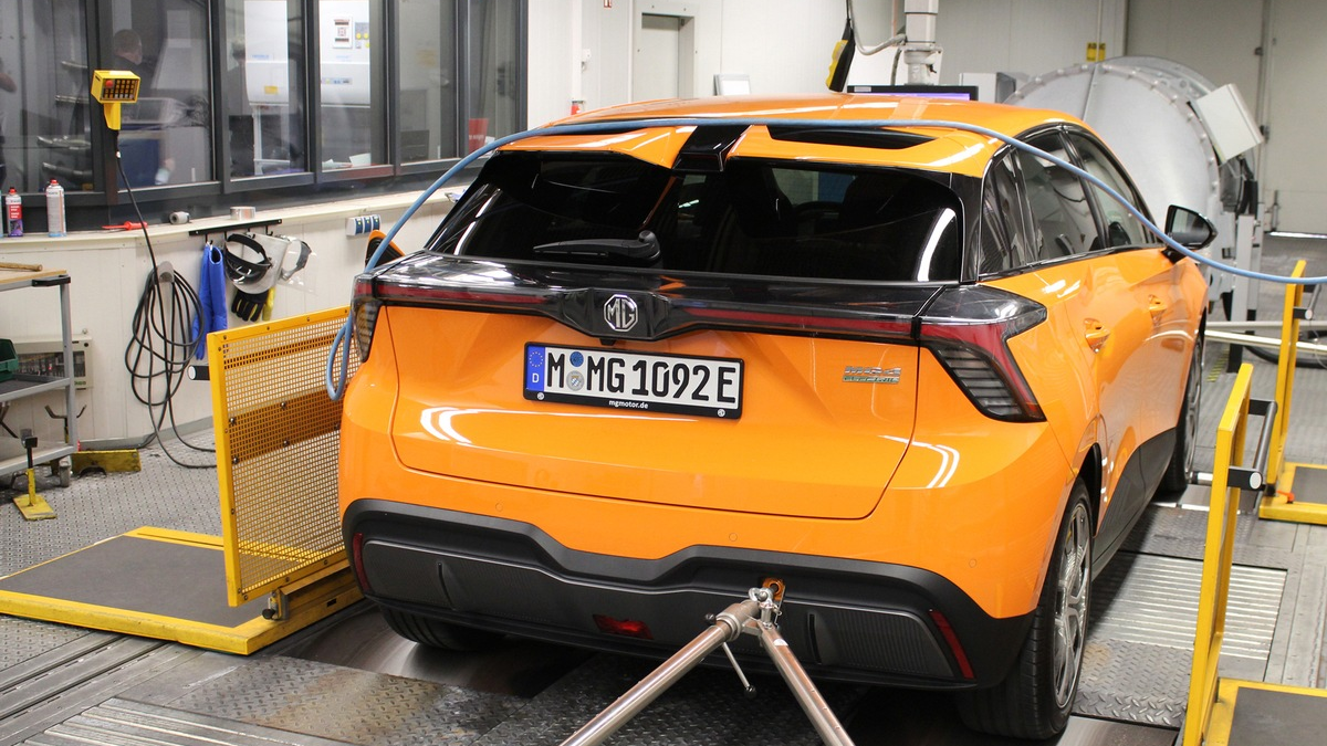 ADAC Tests: Chinesische Autos auf Augenhöhe mit der Konkurrenz / Stark wachsender Marktanteil vor allem bei E-Autos / Crash- und Ausweichtests ohne Mängel / Bedienung und Assistenzsysteme ausbaufähig - Foto: presseportal.de