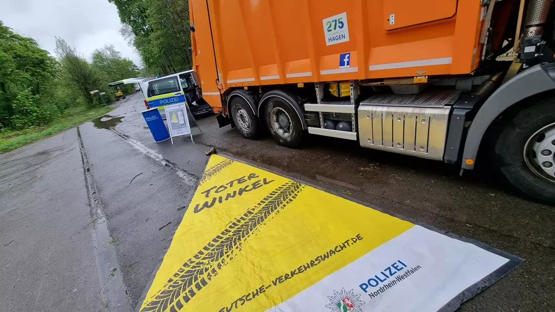 POL-HA: Bilanz zu Kontrollen des Güterverkehrs in Hagen/Aufklärung zum Thema toter Winkel - Bild: presseportal.de