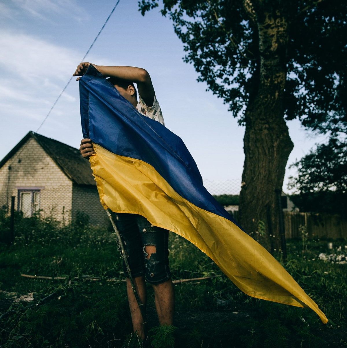 Stabilisierungspunkt in der Nähe von Bachmut der 5. Sturmbrigade und des 77. Hospitaliterbataillon. Ein freiwilliges Bataillon von Kampfsanitätern hilft hier. Die ukrainische Fotografin Julia Kochetova gewann den ersten Preis für ihr Projekt «Krieg ist persönlich». - Foto: Julia Kochetova/World Press Photo/dpa