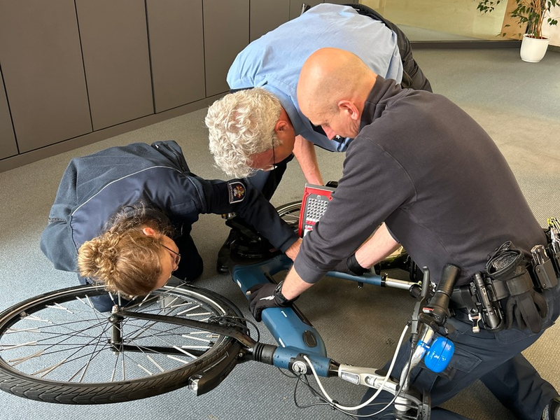 POL-OF: Erfolgreiche Fahrradcodieraktion der Polizeistation Hanau I und der Stadtpolizei Hanau - Weiterer Termin am 2. Mai 2024 - Foto: presseportal.de