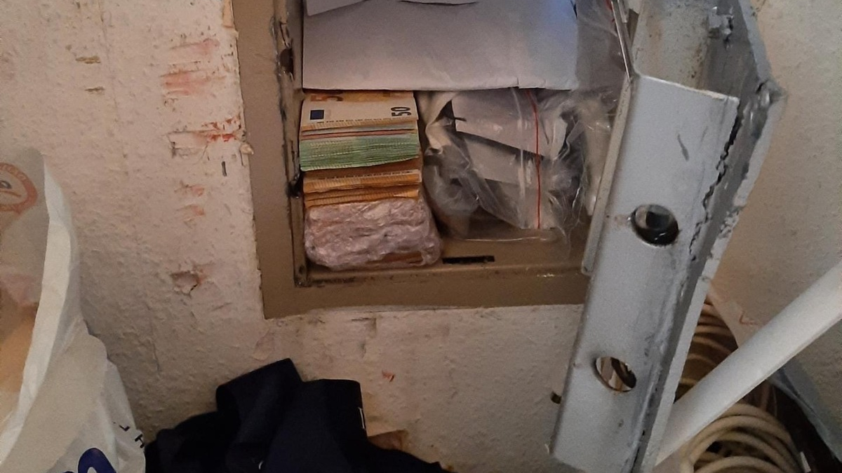 BPOLP Potsdam: Vorläufige Bilanz der ZeOS NRW und der Bundespolizei zum Großeinsatz gegen Organisierte Schleuserkriminalität - Foto: presseportal.de