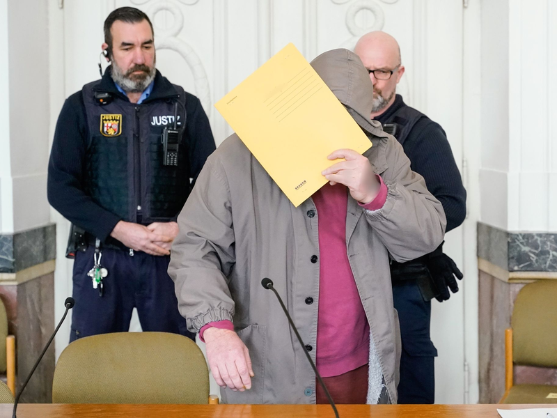 Der Angeklagte wurde zu zwölf Jahren Haft verurteilt. - Foto: Uwe Anspach/dpa