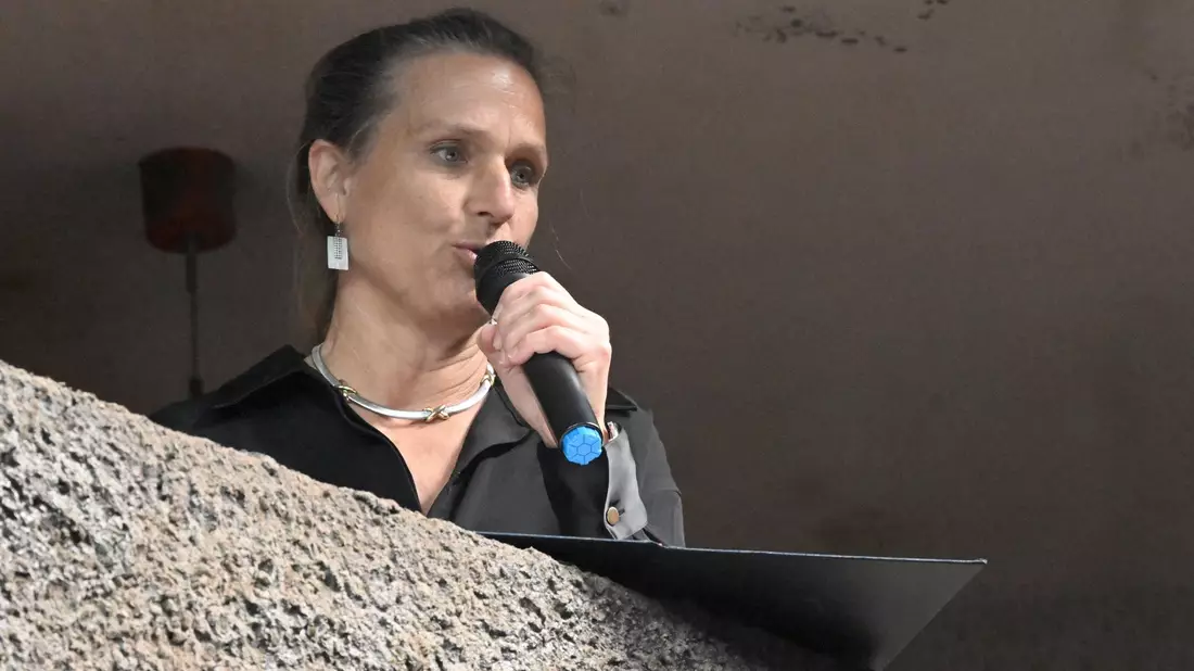 Die Staatsministerin Katja Keul (Bündnis 90/Die Grünen) bei der offiziellen Eröffnung des Deutschen Pavillons bei der Kunstbiennale in Venedig. - Bild: Felix Hörhager/dpa