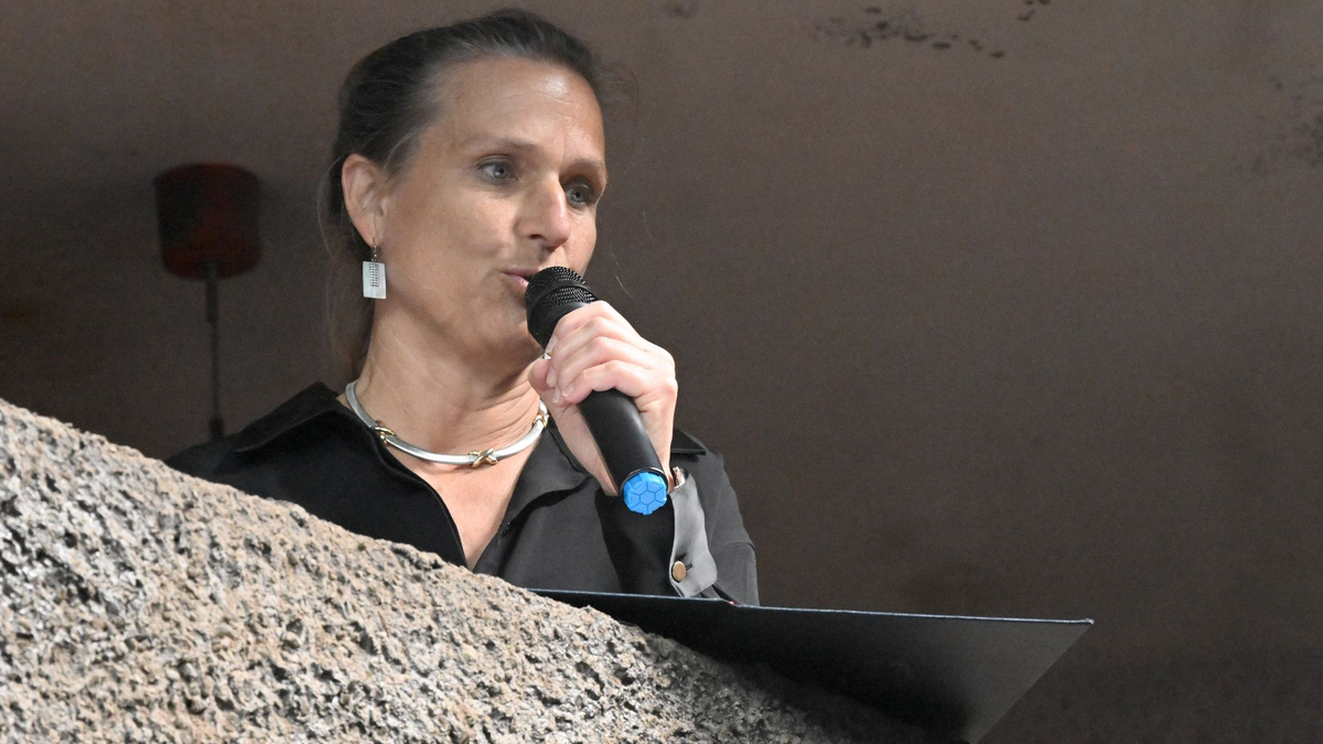 Die Staatsministerin Katja Keul (Bündnis 90/Die Grünen) bei der offiziellen Eröffnung des Deutschen Pavillons bei der Kunstbiennale in Venedig. - Foto: Felix Hörhager/dpa