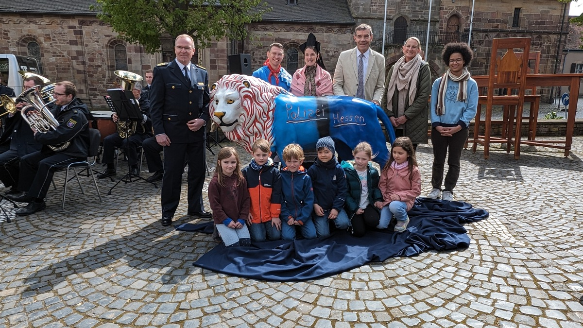 POL-HPE: Hessentagsvorbereitungen auf der Zielgeraden - Enthüllung des Hessentagslöwen zwischen Dom und Rathaus Fritzlar läutet Schlussspurt ein - Foto: presseportal.de