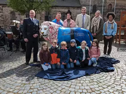 POL-HPE: Hessentagsvorbereitungen auf der Zielgeraden - Enthüllung des Hessentagslöwen zwischen Dom und Rathaus Fritzlar läutet Schlussspurt ein - Foto: presseportal.de