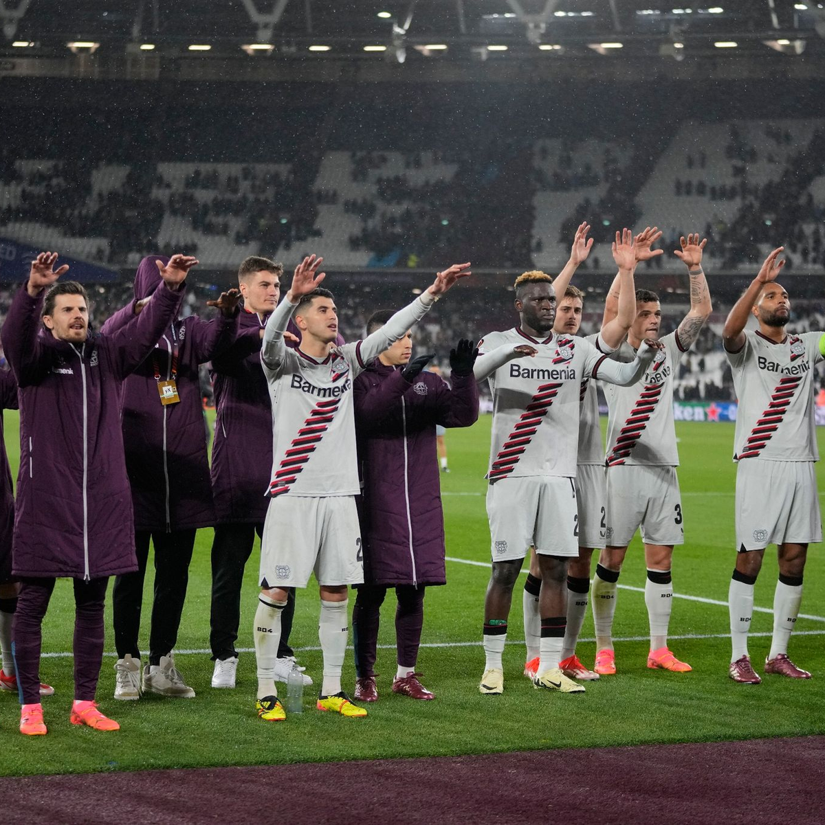 Seit 44 Pflichtspielen ungeschlagen: Leverkusen zieht ins Halbfinale der Europa League ein. - Foto: Kin Cheung/AP