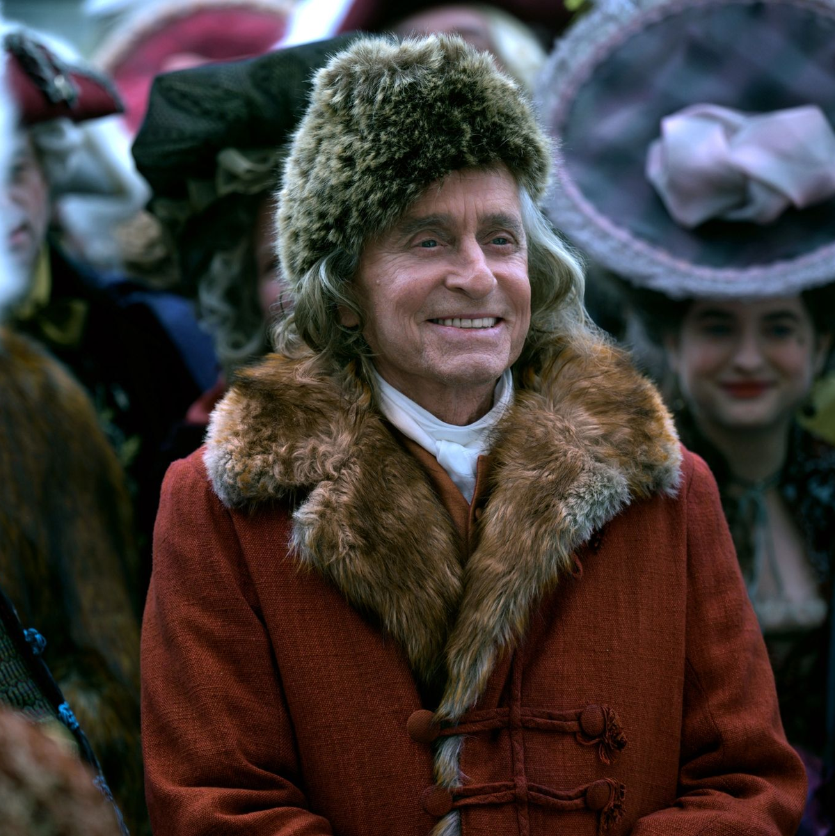 Michael Douglas in der ersten Folge der Serie «Franklin». - Foto: Remy Grandroques/Apple TV+/dpa