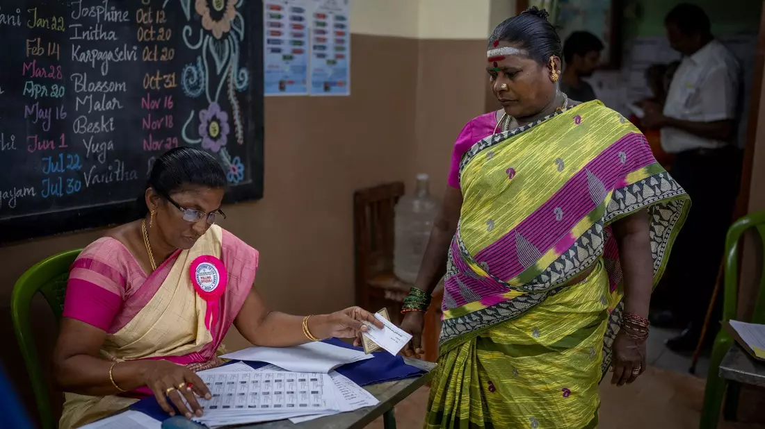 Die Wahl in Indien hat begonnen - wegen der Größe des Landes dauert sie sechs Wochen. - Bild: Altaf Qadri/AP
