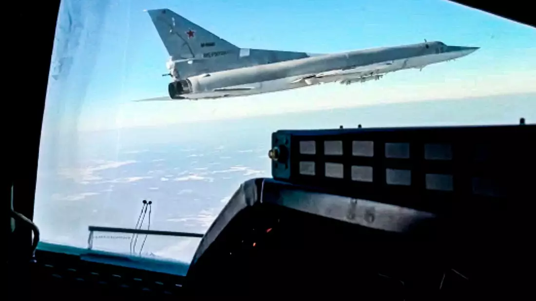 Videostandbild eines Überschallbombers vom Typ Tupolew Tu-22M3 der russischen Luftwaffe (Archivbild). Nach Moskauer Angaben stürzte das Flugzeug im südrussischen Gebiet Stawropol bei der Rückkehr von einem Kampfeinsatz ab. - Bild: Uncredited/Russian Defense Ministry Press Service/AP/dpa