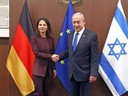Bundesaußenministerin Annalena Baerbock und Israels Premier Benjamin Netanjahu trafen sich am Mittwoch in Jerusalem. - Foto: Ilia Yefimovich/dpa