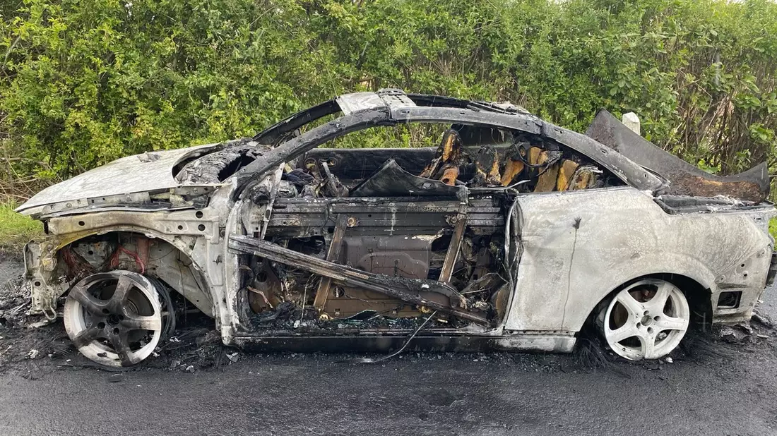 POL-PDLU: Harthausen - Brand eines PKW auf der B9 - Bild: presseportal.de