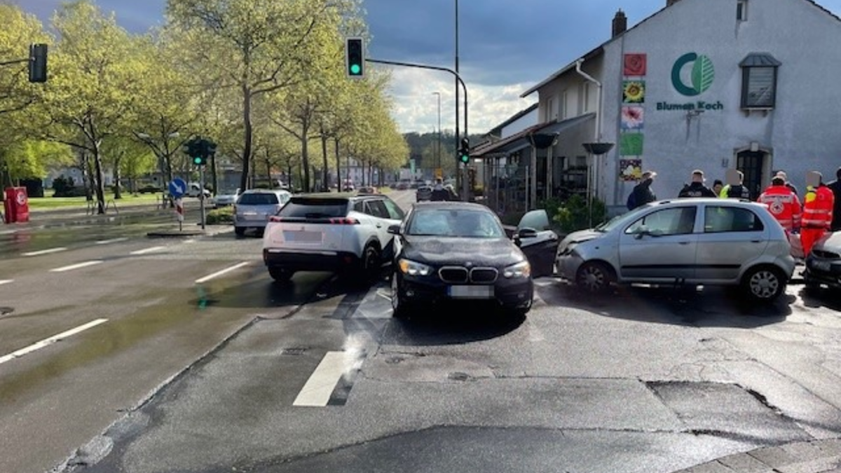 POL-PPWP: Verkehrsunfall mit drei Verletzten - Foto: presseportal.de