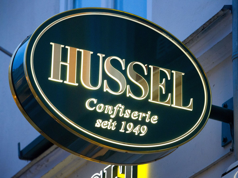 Das Logo der Confiserie «Hussel». - Foto: Stefan Sauer/dpa-Zentralbild/dpa
