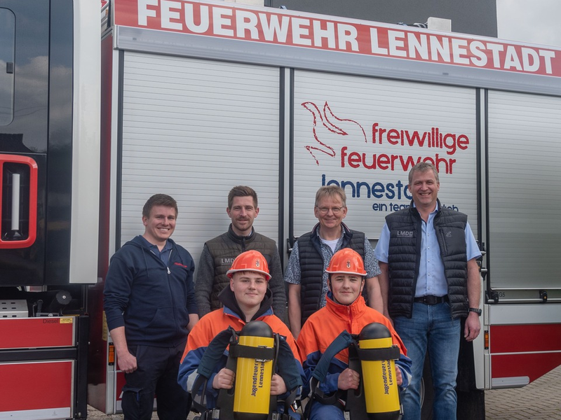 FW-OE: Neue Atemschutzgeräte für die Jugendfeuerwehr - Firma LMD aus Elspe macht es möglich - Foto: presseportal.de