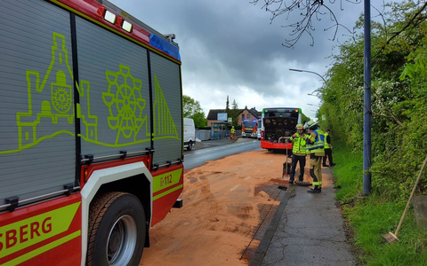 FW-EN: Massive Betriebsmittelspur durch das Stadtgebiet beschäftigt Feuerwehr - Foto: presseportal.de